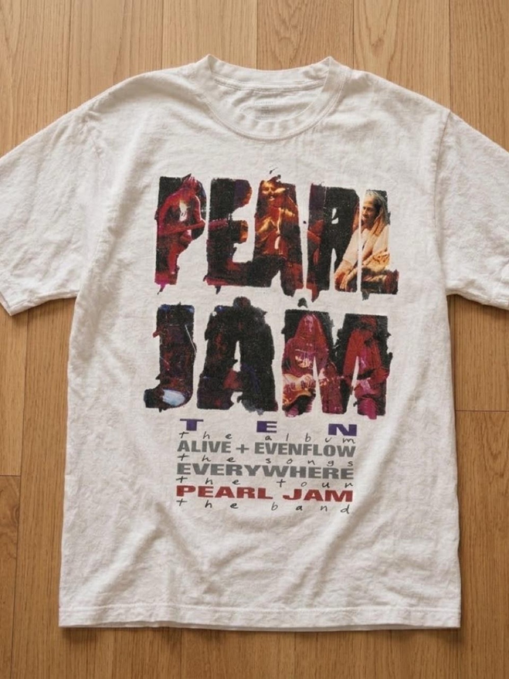Gildan White Pearl Jam 'Ten' Multicolor Graphic Tee